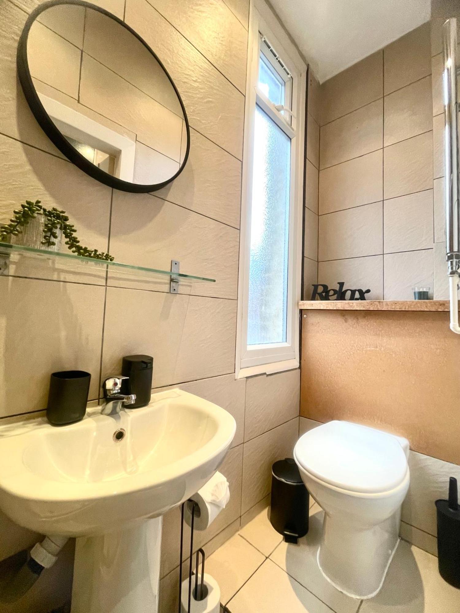 A Fantastic One Double Bedroom Flat Лондон Екстериор снимка